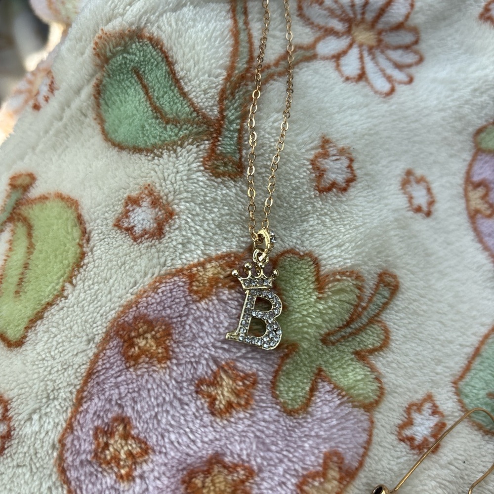 Gold Initial 'B' Pendant Necklace